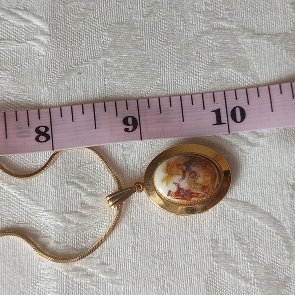 Romantic courting couple PORCELAIN PORTRAIT LOCKET NECKLACE VINTAGE - Picture 7 of 10